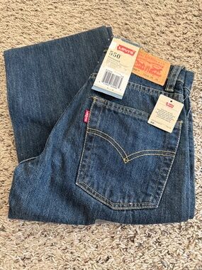 Levi's 550 Relaxed Fit Jeans - Indigo Blue with Yellow Stitching.  Size 12 Slim
